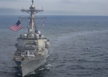 Washington mueve destructores hacia Medio Oriente tras ataques a Irán