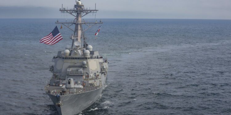 Washington mueve destructores hacia Medio Oriente tras ataques a Irán