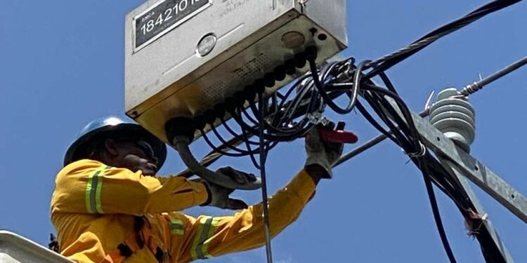 Edeeste ataca fraude eléctrico en zonas prepago DNl y Santo Domingo Este