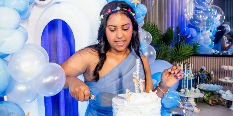 Emma Delgado Tejada celebra sus quince: una noche de abrazos, recuerdos y alegría compartida