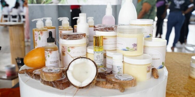 Más de 29 mil estudiantes escuelas laborales brillan en Expo Feria 2025