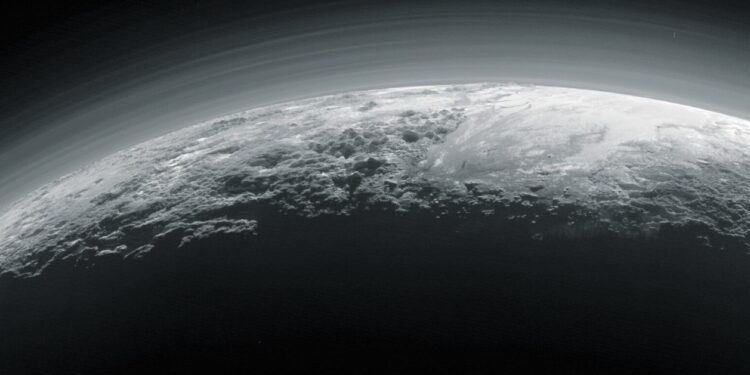 Webb revela el poder refrigerante de la neblina de Plutón