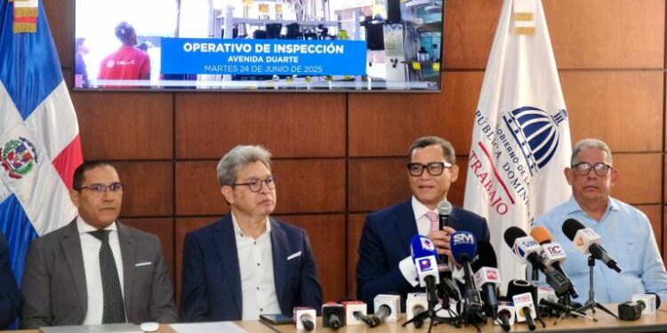 Detectan trece empresas violando normas laborales en avenida Duarte