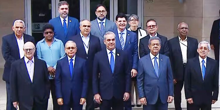 Gobierno y expresidentes abren diálogo nacional sobre crisis haitiana