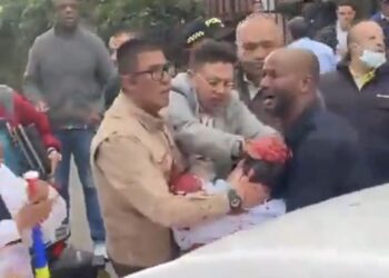 Miguel Uribe fue atacado a tiros durante un mitin en Bogotá; hay un menor detenido.