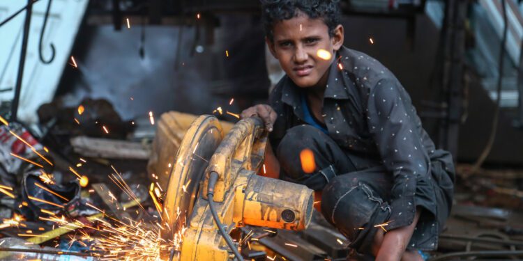 Trabajo infantil cae, pero persisten brechas y violencia infantil