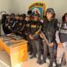 Detienen a ocho en Enriquillo con armas, drogas y equipos ilegales