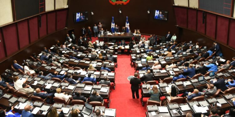 Diputados aprueban incentivos para médicos en la frontera