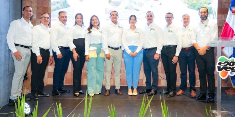 Expo Vega 2025 reconoce al campo dominicano y a Limber Cruz