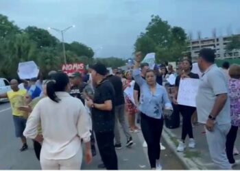 Vecinos de Colinas del Arroyo II alzan su voz por abandono oficial