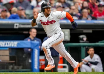 José Ramírez define en extra innings y sigue haciendo historia