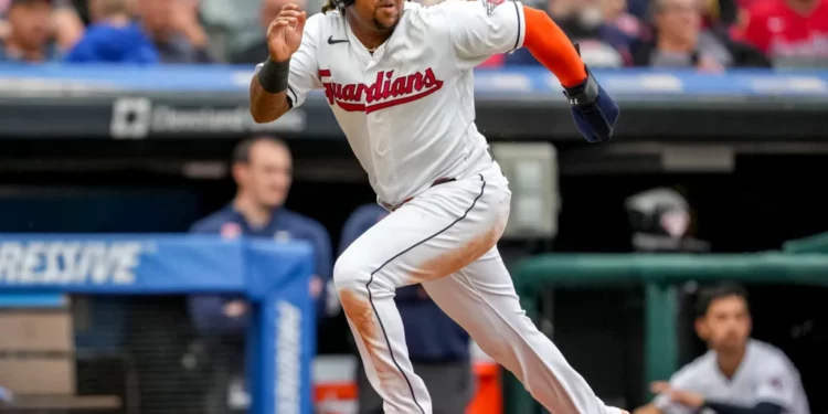 José Ramírez define en extra innings y sigue haciendo historia