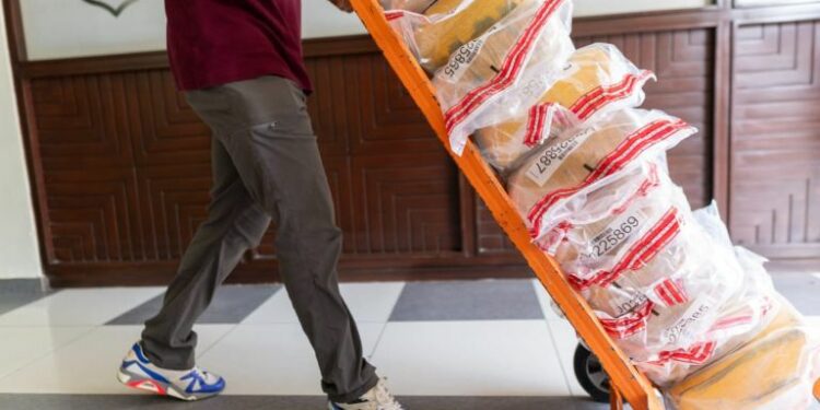 Interceptan camión con 243 libras de marihuana en Baní