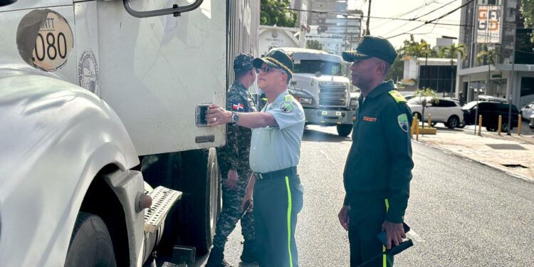 Digesett e Intrant intensifican controles en puntos clave del Gran Santo Domingo