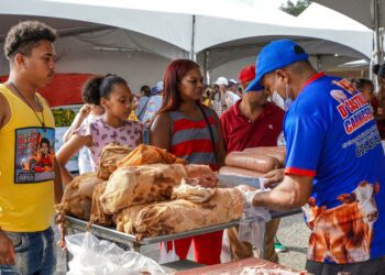 Cientos aprovechan feria Inespre con las Madres en Santiago y La Vega