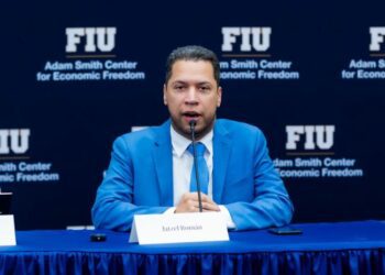 Jatzel Román expone en Encuentro Atlántico de Think Tanks en Miami