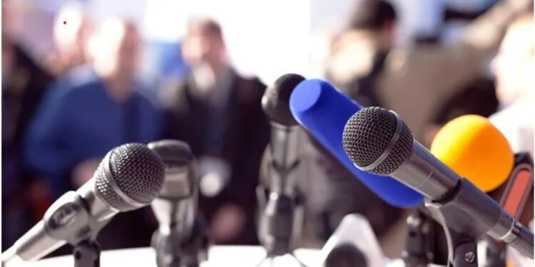 Periodistas huyen de El Salvador por clima de persecución