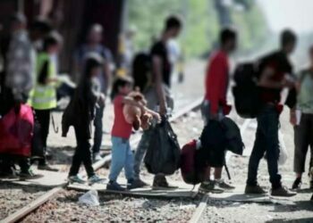 Estados Unidos notifica por correos electronicos a migrantes con parole