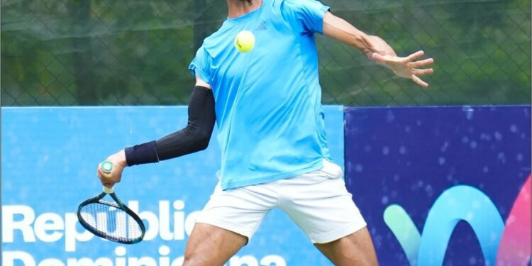 Roberto Cid avanza con fuerza: venció al británico Roan Jones