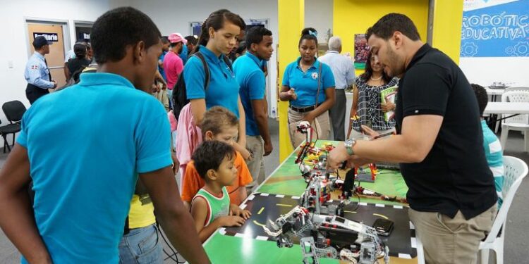 Más de 750 mil alumnos y 97 mil docentes en el Programa de Robótica Educativa