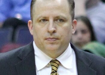 Knicks despiden a su entrenador tras temporada NBA