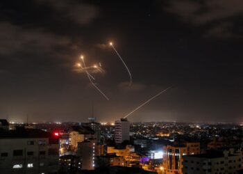 Irán confirma once muertos al margen de la cúpula militar