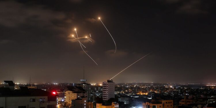 Irán confirma once muertos al margen de la cúpula militar