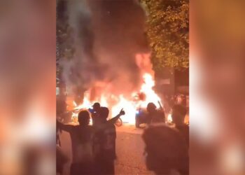 Dos muertos y cientos de heridos y detenidos tras resultado futbolístico en Francia