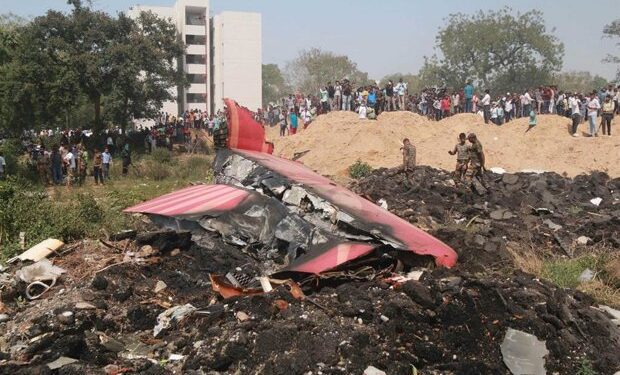 Sube a 274 la tragedia aérea en India: 33 nuevos fallecidos en tierra