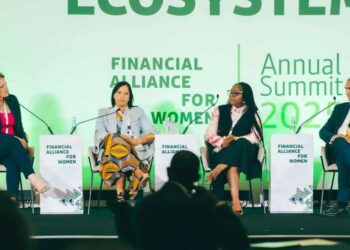 Mujeres dominicanas dominan microcréditos pero enfrentan grandes brechas