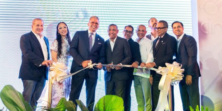 Con inversión de RD$500 millones inaugura moderno centro diagnóstico en SFM