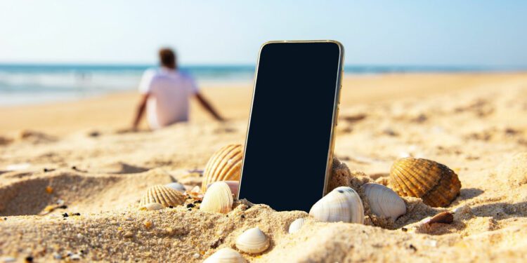 Cómo proteger tu móvil en vacaciones y evitar dolores de cabeza