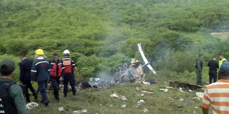 Mueren siete en accidente de avioneta militar en Amazonas