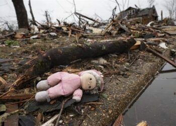 Tragedia en Texas: 52 muertos incluyendo 15 niños; 27 niñas desaparecidas