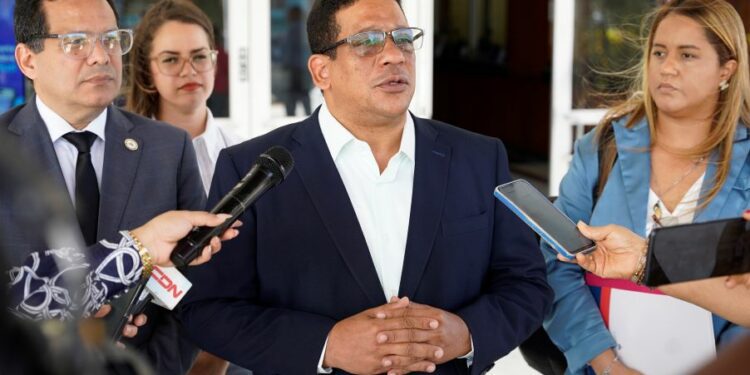 Más de 200 contratos escolares de Inabie bajo la lupa judicial