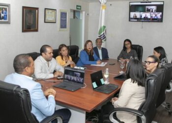 Autoridades acuerdan vigilancia pasta Colgate Total tras casos de reacciones adversas