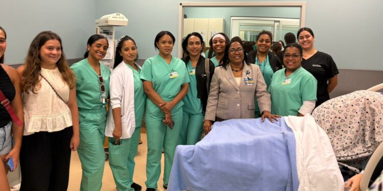 Enfermeras dominicanas se especializan en EE. UU.