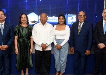 La Nacional lanza campaña “Por ti”, que resalta al cliente como centro