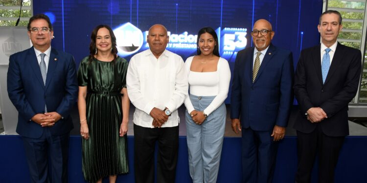 La Nacional lanza campaña “Por ti”, que resalta al cliente como centro