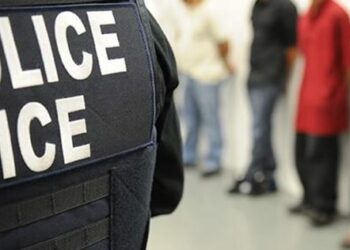 ICE perseguirá empresas que explotan a migrantes indocumentados en EE.UU.
