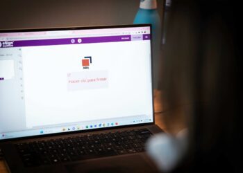 Luz verde a la firma digital notarial: un hito para la banca