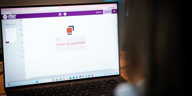 Luz verde a la firma digital notarial: un hito para la banca