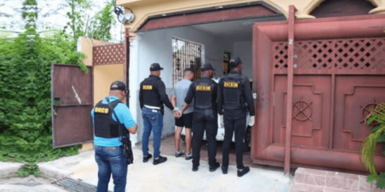 Ministerio Público realiza 13 allanamientos en Samaná y Santo Domingo Este