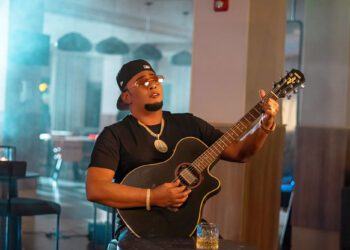 Anthony Santos lanza “A Fuerza de Dolor”, su álbum más íntimo y global