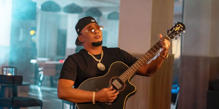 Anthony Santos lanza “A Fuerza de Dolor”, su álbum más íntimo y global