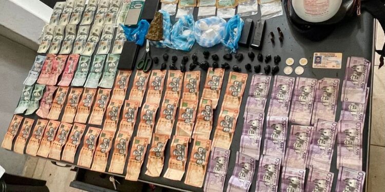 Cae hombre en Jánico con drogas, dinero y armas