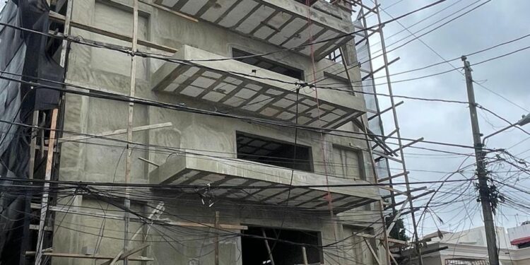 Denuncian constructora ignora orden judicial y continúa obra pese a riesgo en El Millón