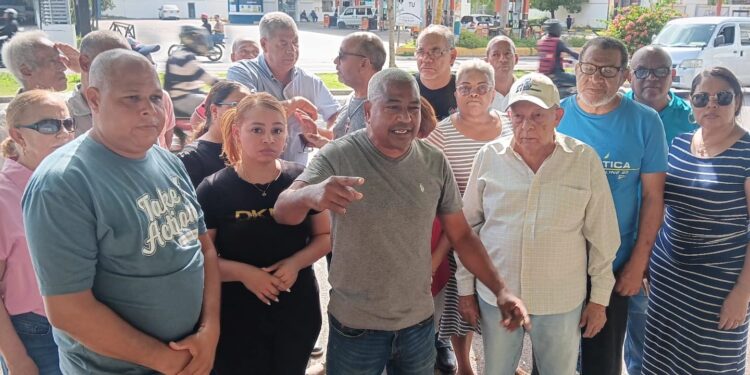 Vecinos de Matrisa exigen cierre de estación de combustible por contaminar pozos