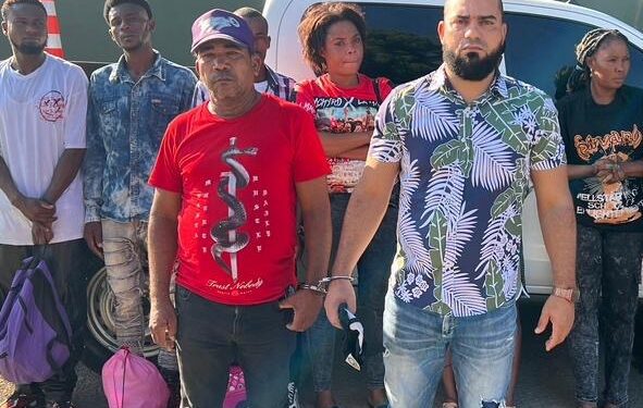 El MOPC desvincula a empleado detenido por transportar haitianos