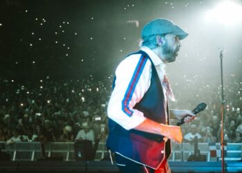 Juan Luis Guerra conquista Barcelona con su música atemporal